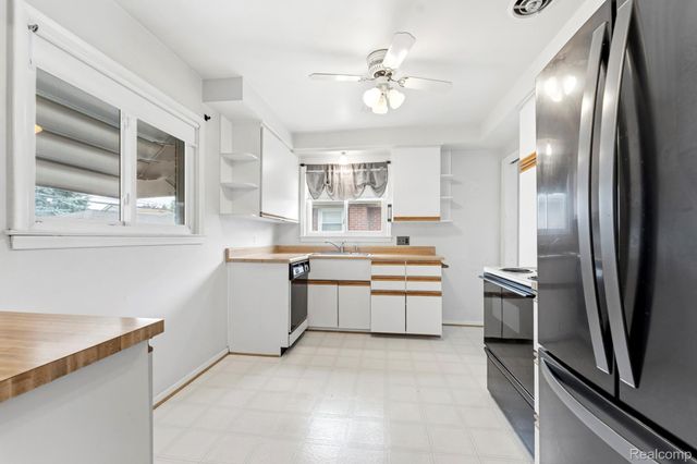 3310 Maidstone Street, Trenton, MI 48183
