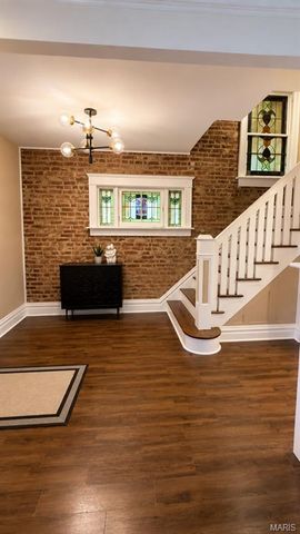 5849 De Giverville Avenue, St Louis, MO 63112