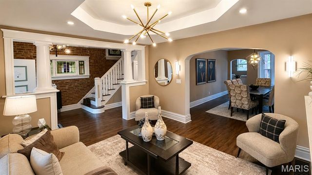 5849 De Giverville Avenue, St Louis, MO 63112