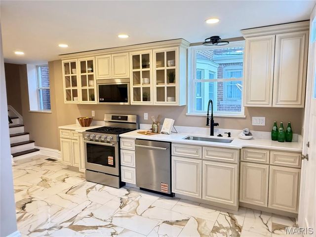 5849 De Giverville Avenue, St Louis, MO 63112