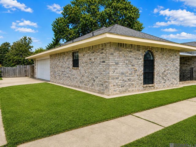 1022 N Janice Ave, Gonzales, LA 70737