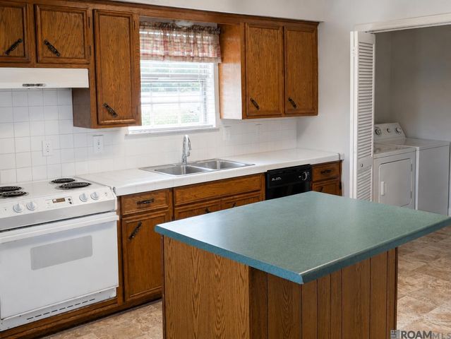 1022 N Janice Ave, Gonzales, LA 70737