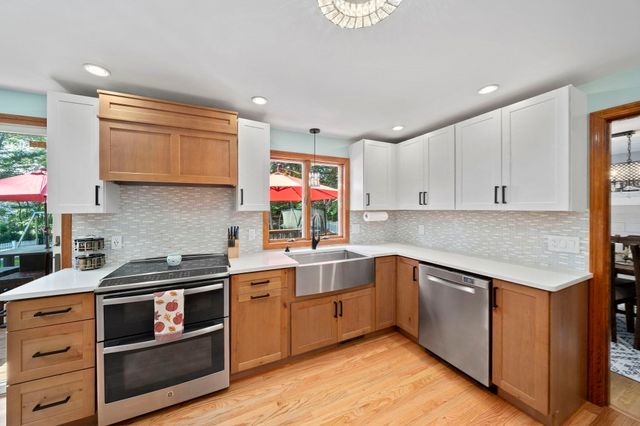 210 Boxwood Ln, Bridgewater, MA 02324
