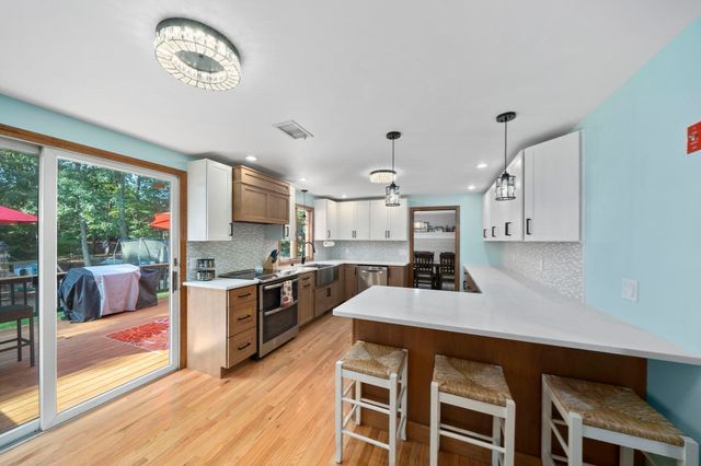 210 Boxwood Ln, Bridgewater, MA 02324