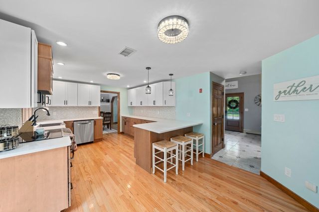 210 Boxwood Ln, Bridgewater, MA 02324