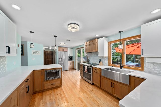 210 Boxwood Ln, Bridgewater, MA 02324