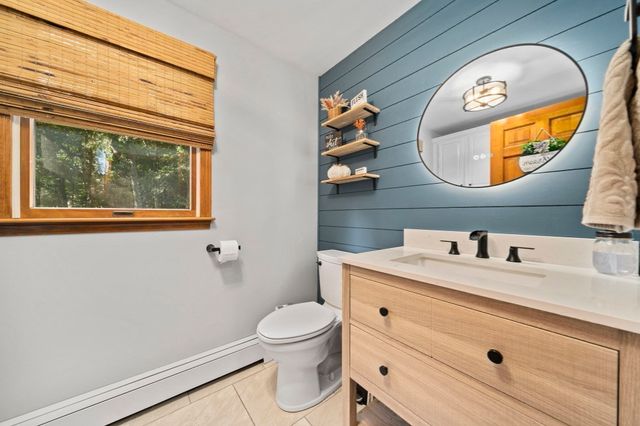 210 Boxwood Ln, Bridgewater, MA 02324