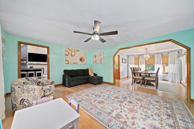210 Boxwood Ln, Bridgewater, MA 02324