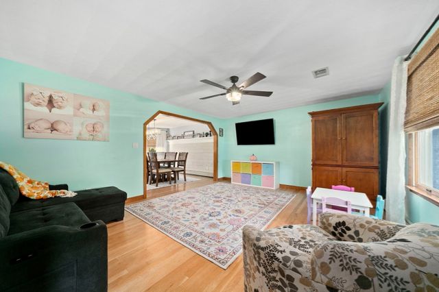 210 Boxwood Ln, Bridgewater, MA 02324