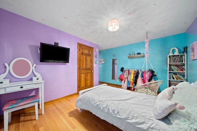 210 Boxwood Ln, Bridgewater, MA 02324