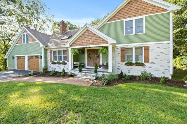 210 Boxwood Ln, Bridgewater, MA 02324