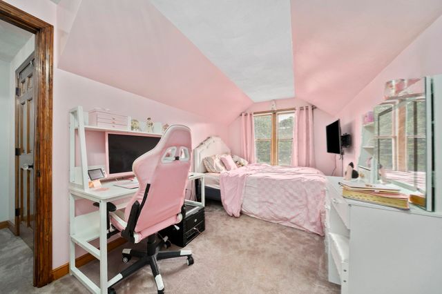 210 Boxwood Ln, Bridgewater, MA 02324