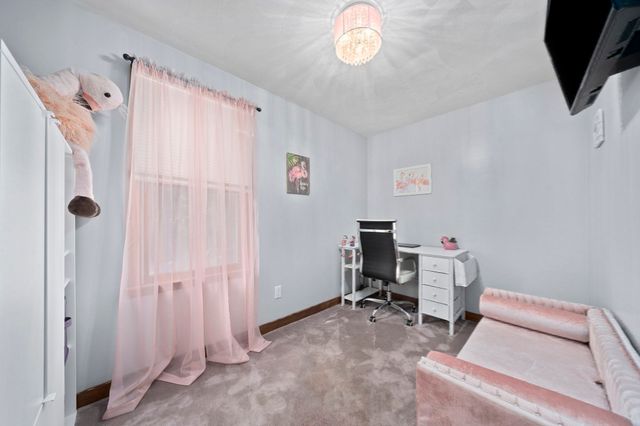210 Boxwood Ln, Bridgewater, MA 02324