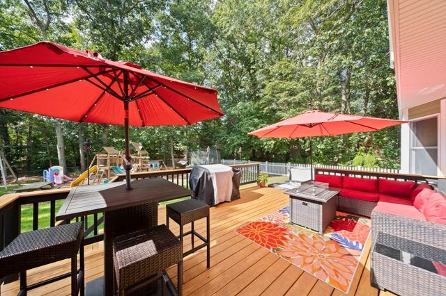 210 Boxwood Ln, Bridgewater, MA 02324