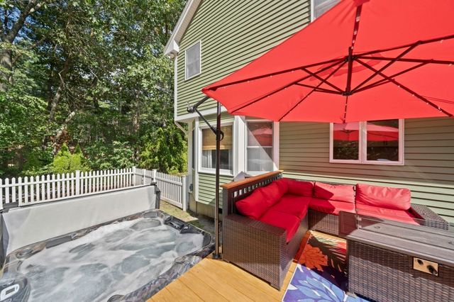 210 Boxwood Ln, Bridgewater, MA 02324