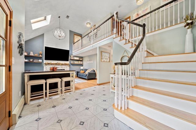 210 Boxwood Ln, Bridgewater, MA 02324