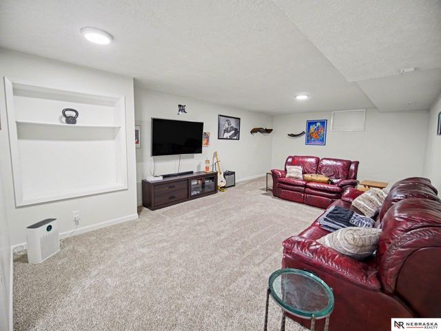 2611 S 75th Street, Lincoln, NE 68506