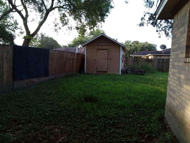 2410 Daffodil Street, Highlands, TX 77562