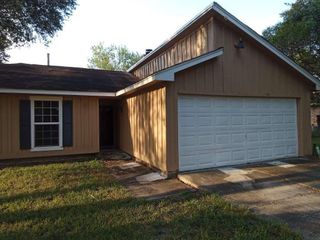 2410 Daffodil Street, Highlands, TX 77562