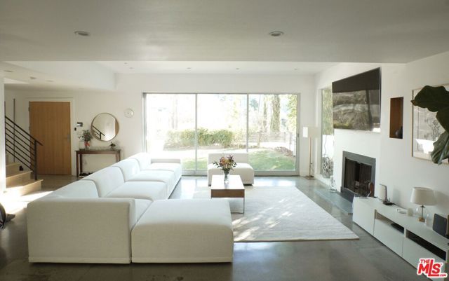 2690 Zorada Drive, Los Angeles, CA 90046