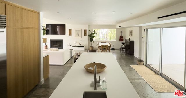 2690 Zorada Drive, Los Angeles, CA 90046