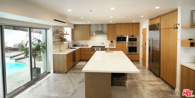 2690 Zorada Drive, Los Angeles, CA 90046