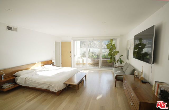 2690 Zorada Drive, Los Angeles, CA 90046