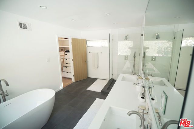 2690 Zorada Drive, Los Angeles, CA 90046