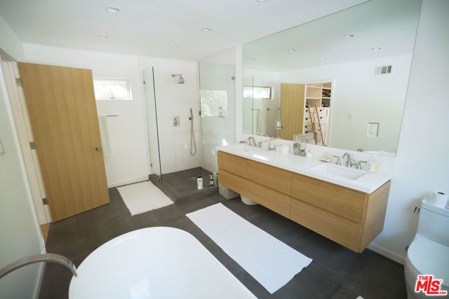 2690 Zorada Drive, Los Angeles, CA 90046
