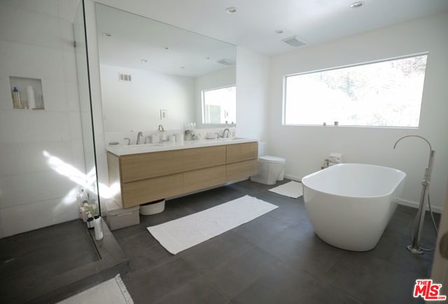2690 Zorada Drive, Los Angeles, CA 90046