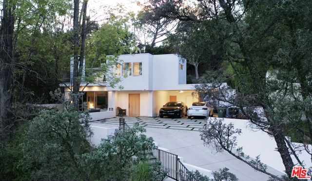 2690 Zorada Drive, Los Angeles, CA 90046