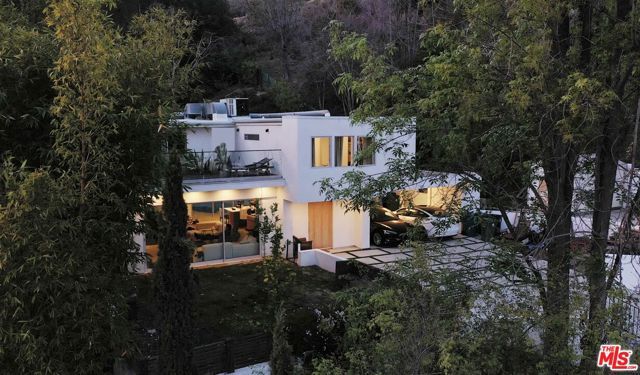 2690 Zorada Drive, Los Angeles, CA 90046