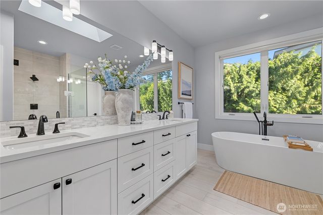 328 Slater Street S, Kirkland, WA 98033