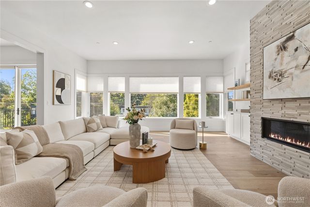 328 Slater Street S, Kirkland, WA 98033