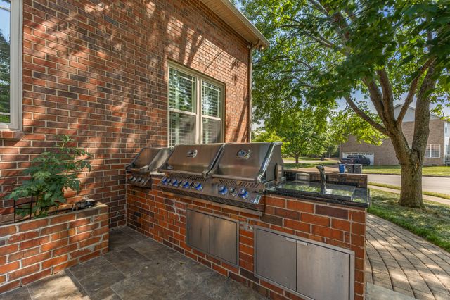 318 Logans Cir, Franklin, TN 37067