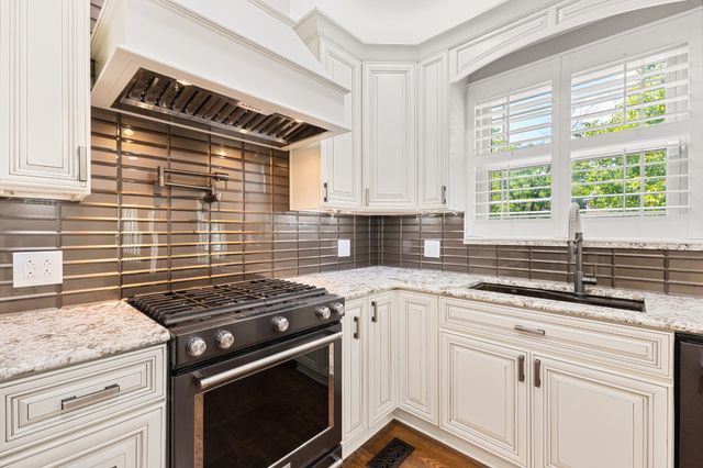 318 Logans Cir, Franklin, TN 37067