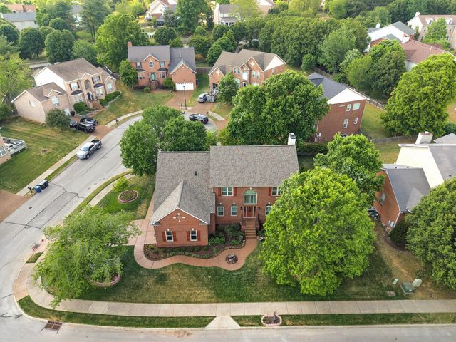 318 Logans Cir, Franklin, TN 37067