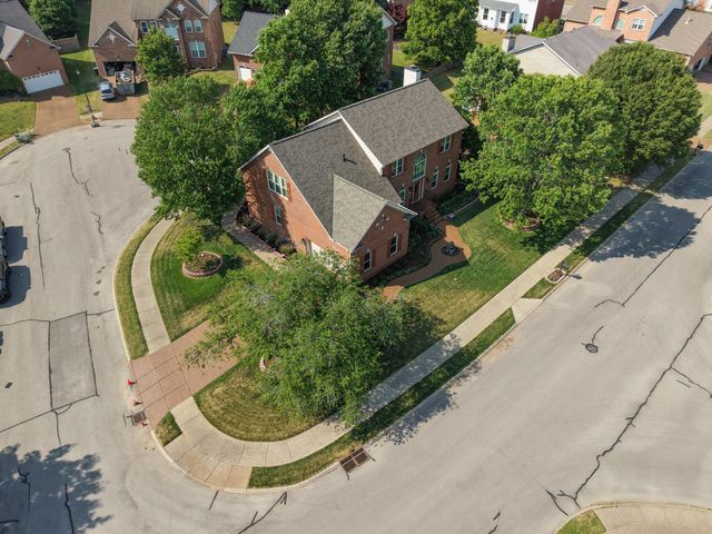 318 Logans Cir, Franklin, TN 37067