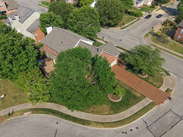 318 Logans Cir, Franklin, TN 37067