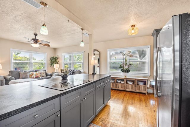 2709 UPTON STREET S, Gulfport, FL 33711