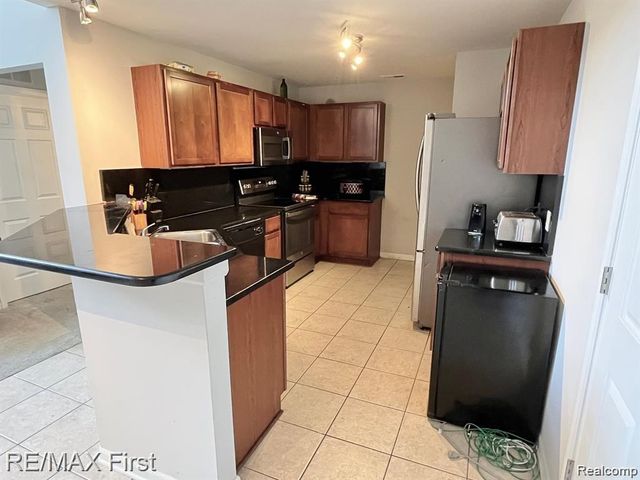 8425 Towne Center Circle 56, Warren, MI 48093