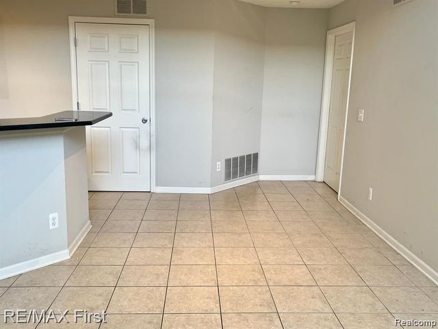 8425 Towne Center Circle 56, Warren, MI 48093