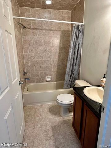 8425 Towne Center Circle 56, Warren, MI 48093