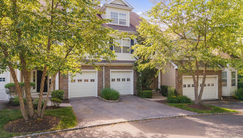 2 Dogwood Court 2, Middlebury, CT 06762