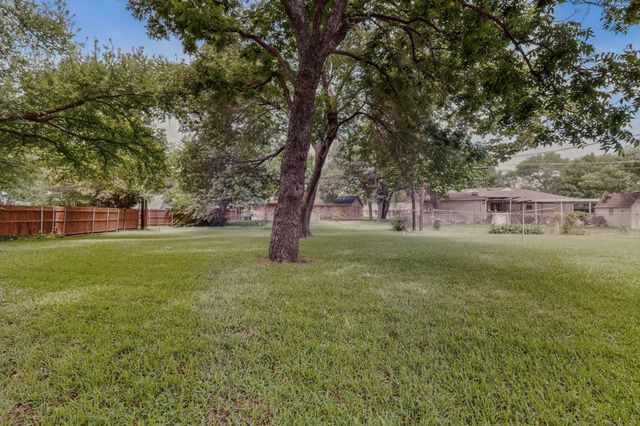 521 Kathy Drive, Mesquite, TX 75149