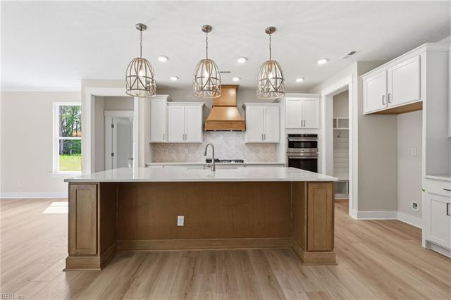 320 Rhapsody DR, Suffolk, VA 23435