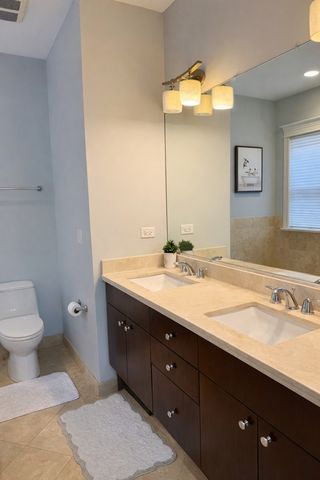 1041 W Grace Street 2, Chicago, IL 60613