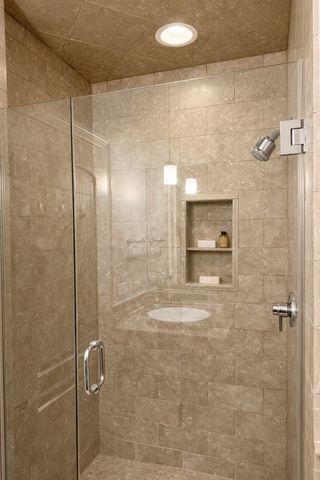 1041 W Grace Street 2, Chicago, IL 60613