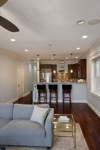 1041 W Grace Street 2, Chicago, IL 60613