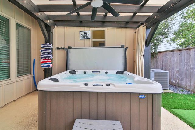 118 Grant Cove Drive, Montgomery, TX 77316